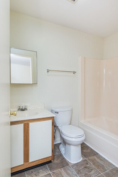 Building Photo - Katelyn Court Apartments