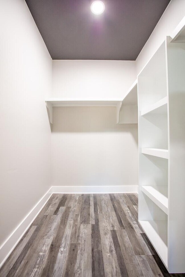 Building Photo - 823 Meridian Rd