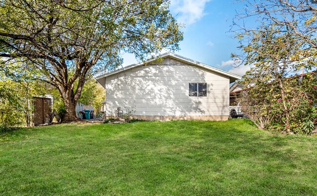 Building Photo - spacious 4-bedroom, 2-bath home