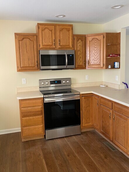 Building Photo - 103 E Strawberry Aly