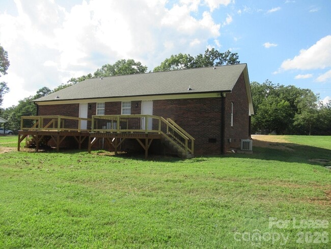 Building Photo - 820 Horseshoe Lake Rd