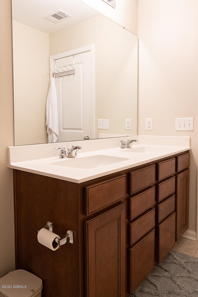 Building Photo - 81 Saluda Way