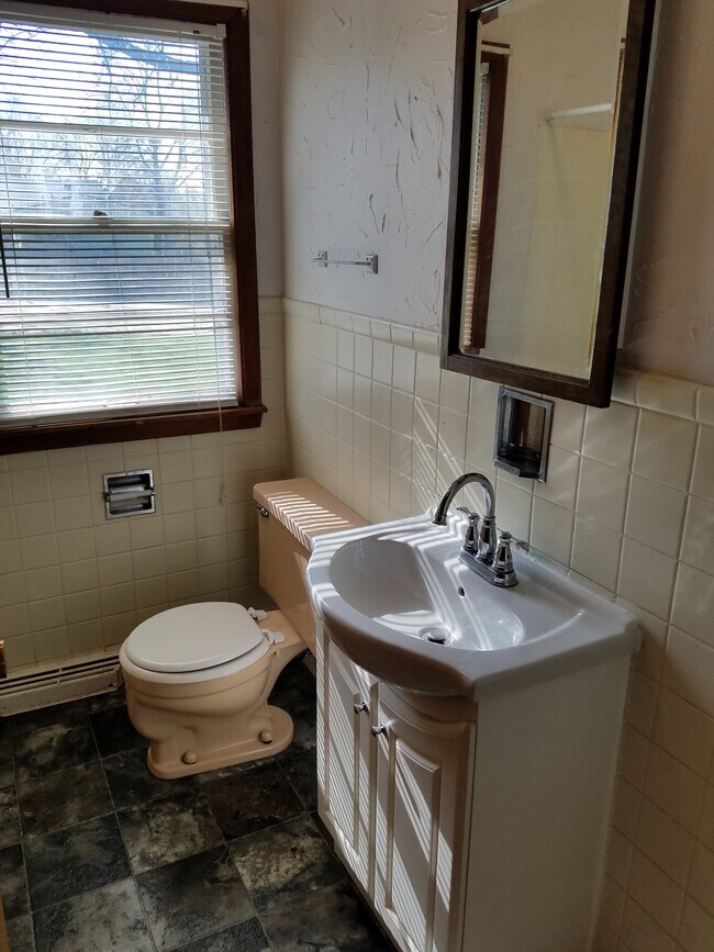 Building Photo - 2209 Franklin St