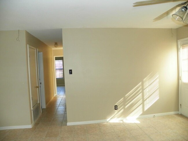 Building Photo - 509 Texas Ave