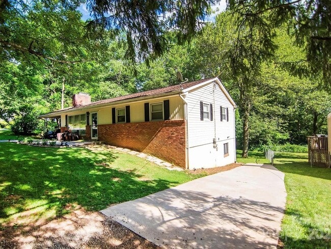 Building Photo - Spacious 2 bedroom basement apartment