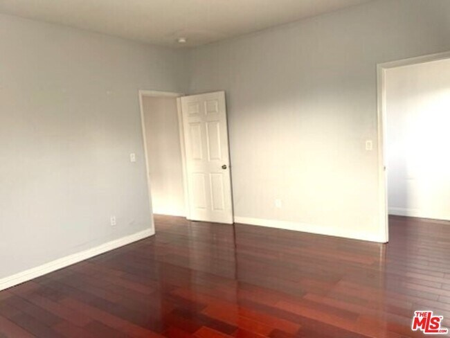 Building Photo - 121 Benton Wy