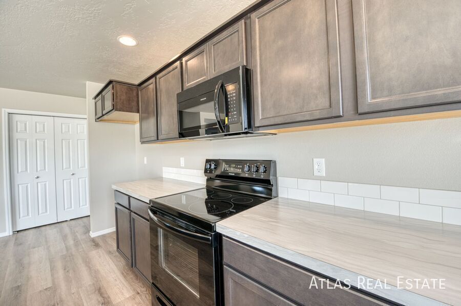Building Photo - 17805 N Harpster Wy