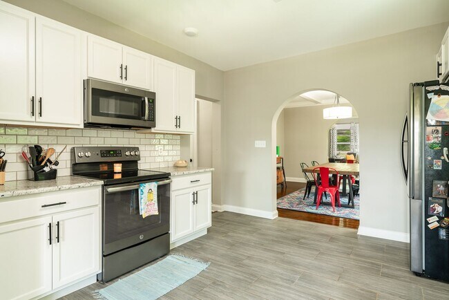 Building Photo - Knoxville 37917 - 3 bedroom 2 bath - call ...