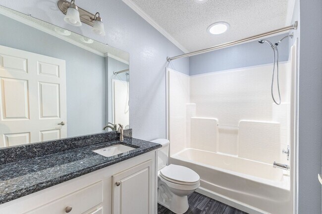 Building Photo - Florida living at its finest! 3/2 with a c...