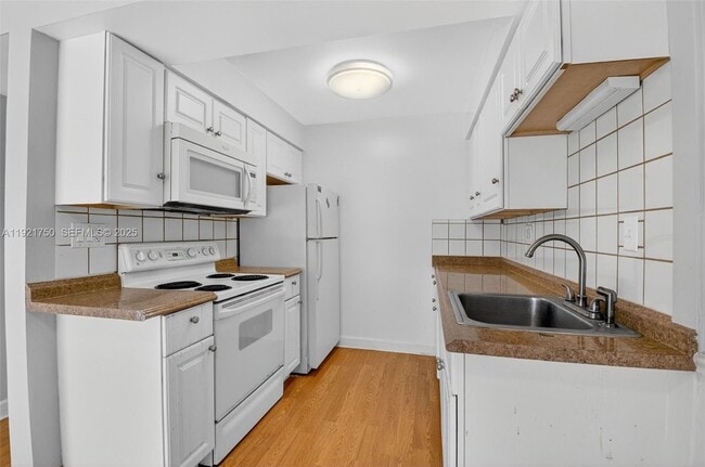 Building Photo - 371 SW 8th St