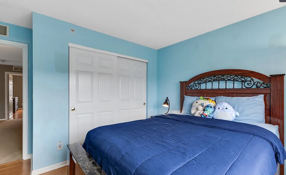 Building Photo - 5100 Holly Ln N