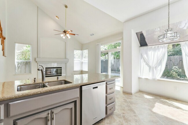 Building Photo - 2932 Prado Ln