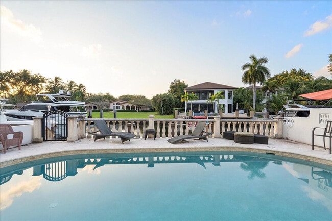 Building Photo - 1421 Ponce de Leon Dr