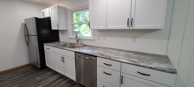 Building Photo - 113 S Broadview Cir Dr