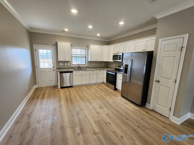 Building Photo - 207 Fern Bank Dr