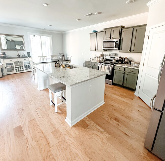 Building Photo - 154 Cherry Grv Dr