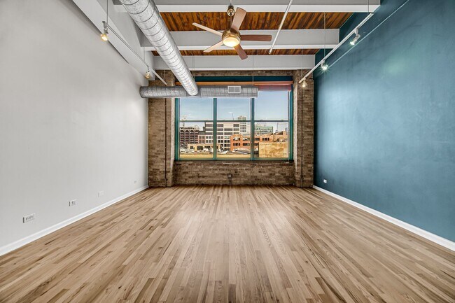 Building Photo - Fulton Market 2 Bed/2 Bath Timber Loft! Brand New Hardwood Floors! Rooftop Deck!