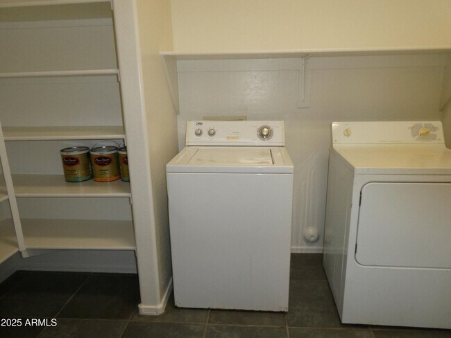 Building Photo - Large 3 Bedroom 2.5 Bath, Arabella Scottsdale Community!