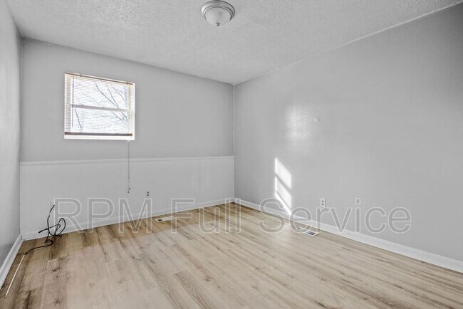 Building Photo - 103 Hubert Dr