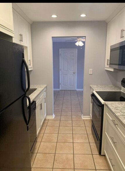 Building Photo - 701 Garden Cir