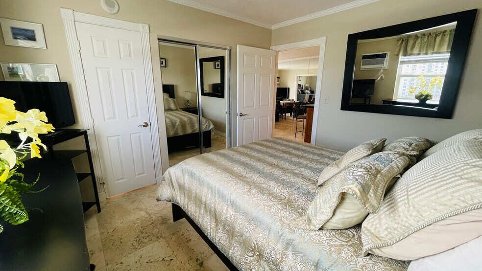 guest br - 200 S Birch Rd