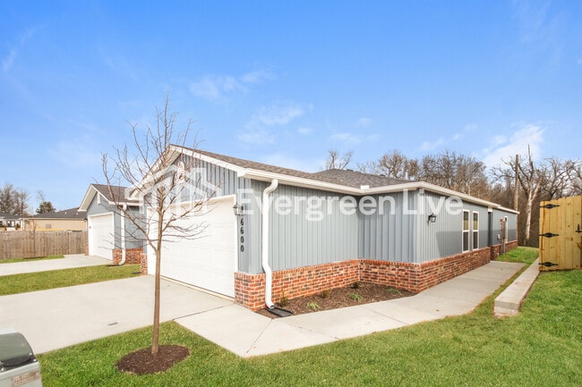 Building Photo - 6600 NW Kathleen St