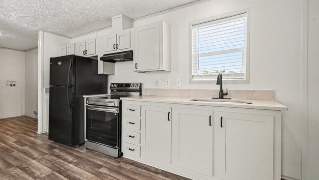 Building Photo - 25024 Twin Oaks Dr