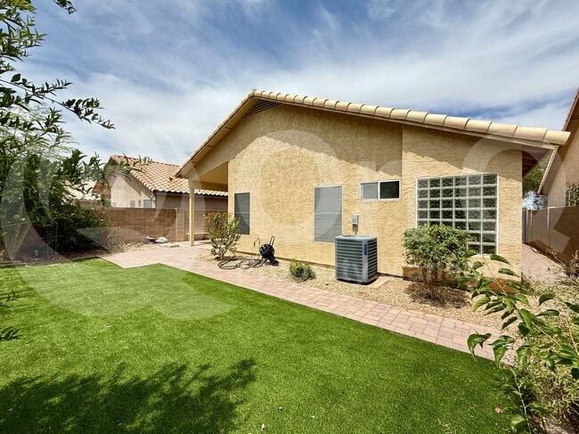 Building Photo - 1140 S Cholla St
