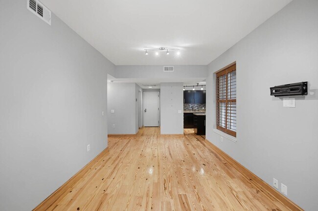 Building Photo - Adams Morgan Condo | 1 Bed | 1 Bath | 675 Sf