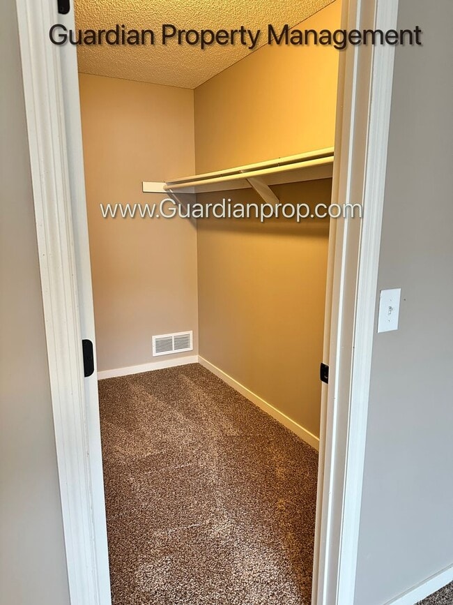 Building Photo - Champlin Town Home, 2 Car Garage, Dishwasher, Washer/Dryer, Balcony, July/Aug 1st Move In