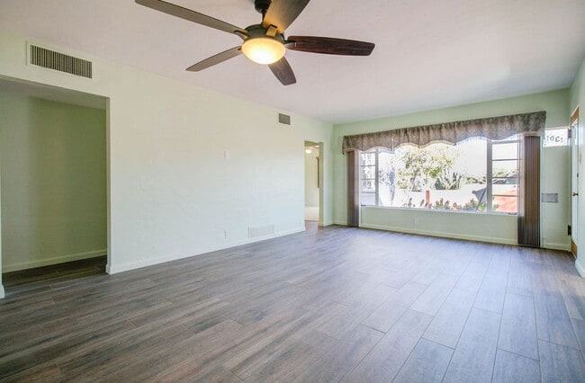 Building Photo - 1301 W Mulberry Dr