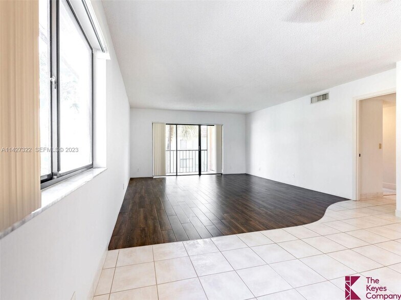 Building Photo - 357 Lakeview Dr