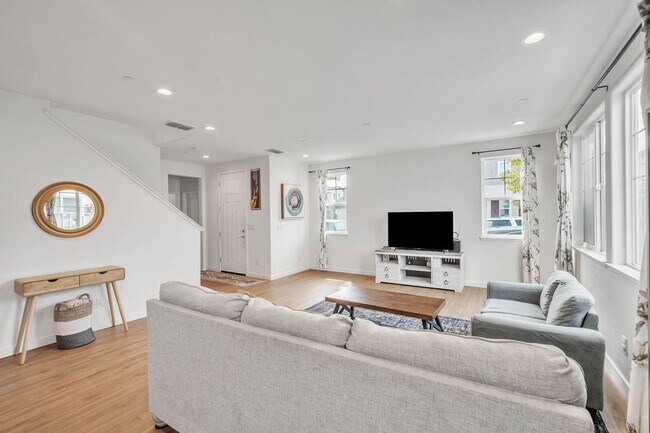 Building Photo - 2333 Aerostar Way