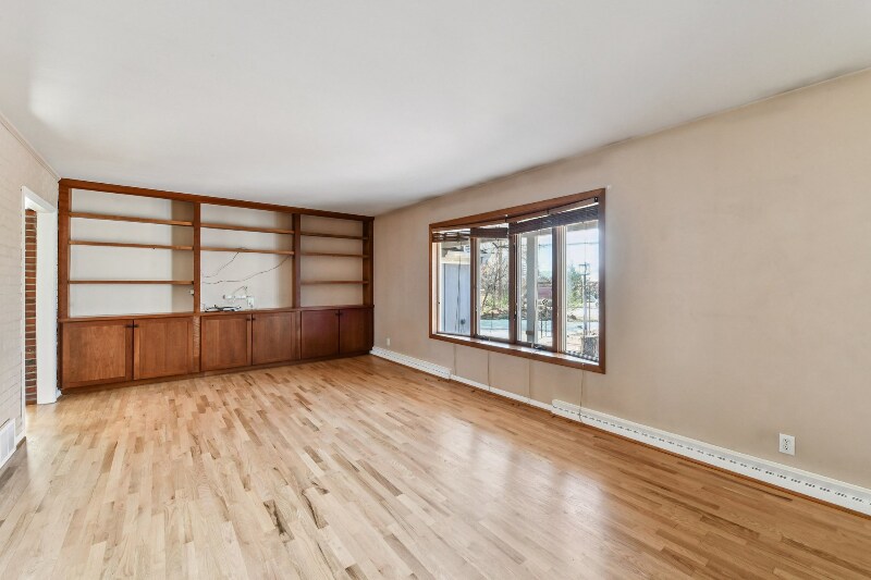 Building Photo - 2550 S Dahlia St