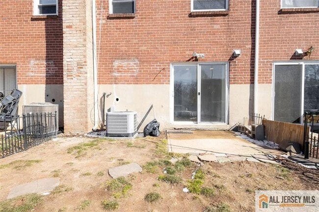 Building Photo - 234 Inza St