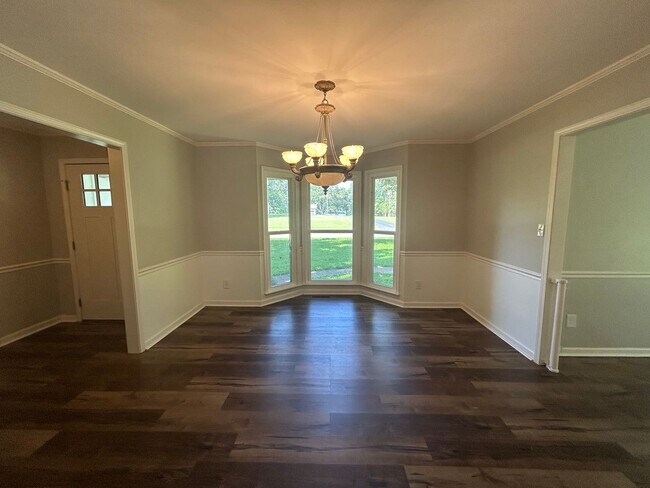 Building Photo - 40 Plainsfield Pl