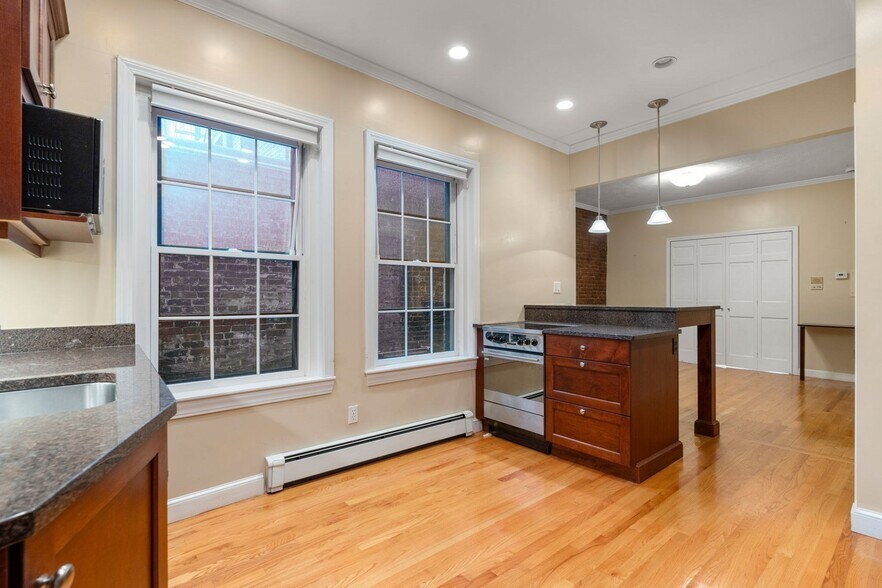 Building Photo - 43 Irving St