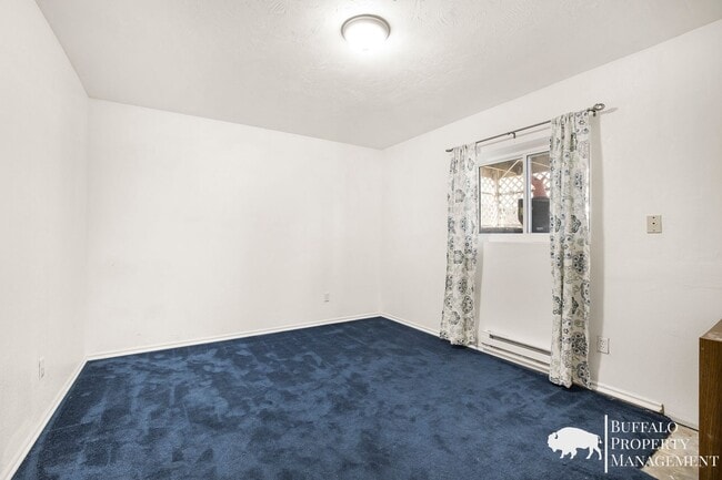 Building Photo - Spacious 6-Bedroom Home with Garden Oasis in Idaho Falls