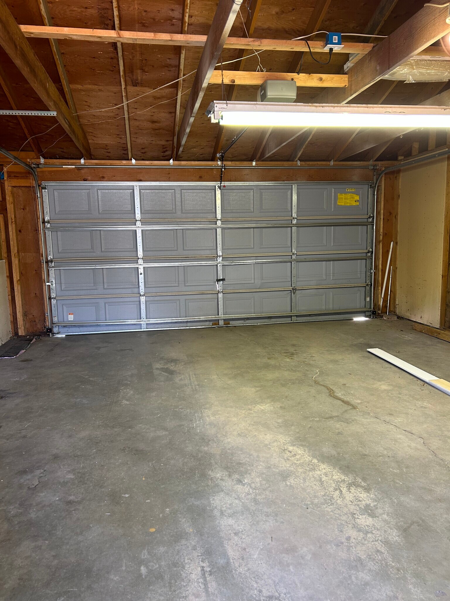 Garage - 3737 Roosevelt Ave