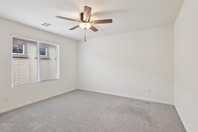 Building Photo - 10971 Meridian Flds Ave