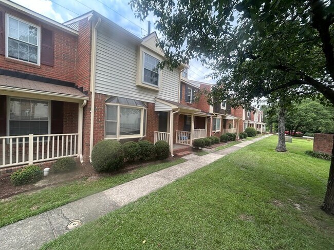 Building Photo - 940-702 Glenn Street, West Columbia, SC 29169