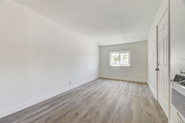 Building Photo - 1405 E Bridger Ave