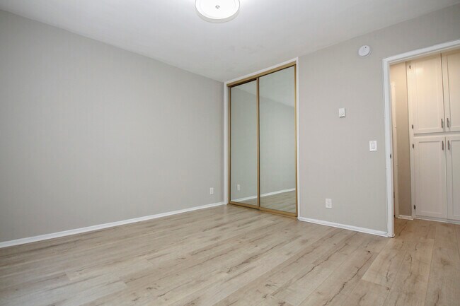 Building Photo - 320 S Clark Dr