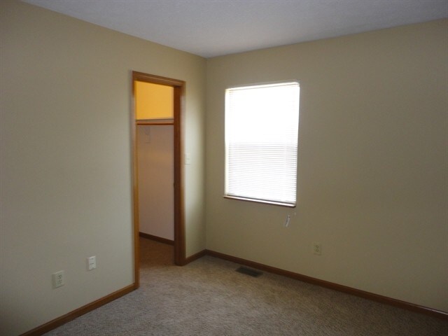 Building Photo - 610 Canary Creek Dr