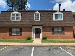 Building Photo - 5805 Hunting Ridge Ln