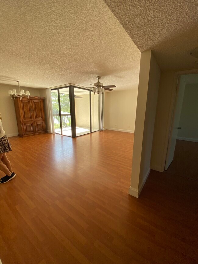 Building Photo - 820 Lavers Cir