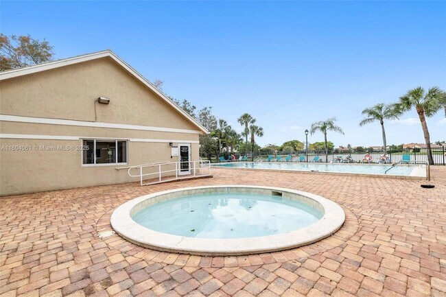 Building Photo - 10323 Hidden Springs Ct