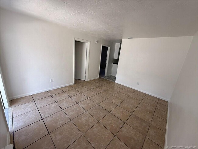 Building Photo - 2550 42nd St