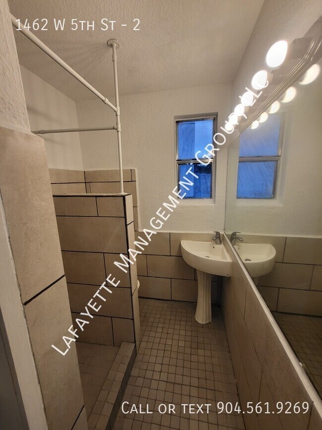 Building Photo - 1462 W 5th St