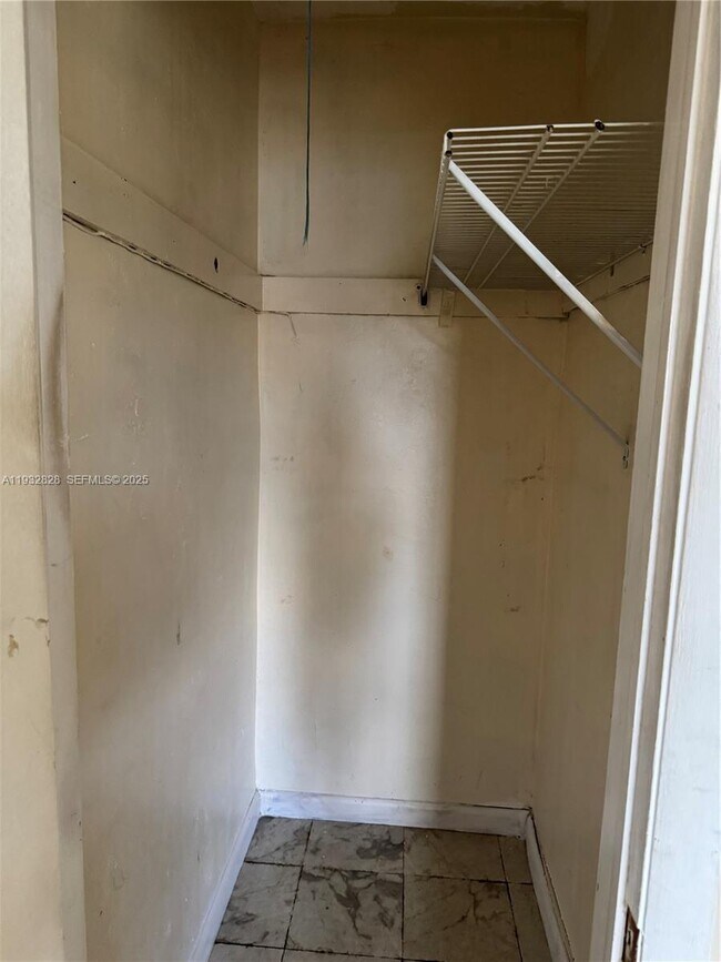 Building Photo - 2620 SW 53rd Ave